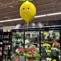 Photo taken at Mariano&amp;#39;s Fresh Market by tankboy on 8/20/2023