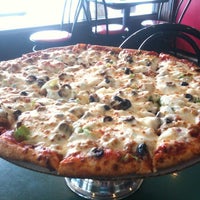 Foto scattata a Bellacino&amp;#39;s Pizza &amp;amp; Grinders da Bonnie M. il 9/14/2012