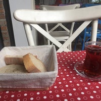 Das Foto wurde bei Balsamico Cafe&amp;amp;Cuisine von Sevgi Yağmur T. am 9/21/2018 aufgenommen