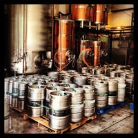 6/12/2013 tarihinde Swamp Headziyaretçi tarafından Swamp Head Brewery'de çekilen fotoğraf