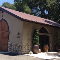 Foto scattata a Hearthstone Vineyard and Winery da Keisha A. il 7/3/2015