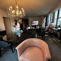 Photo taken at The Gwen, a Luxury Collection Hotel, Michigan Avenue Chicago by Rosie N. on 10/1/2022