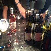 9/19/2012 tarihinde Cara M.ziyaretçi tarafından Veritas Wine Bar'de çekilen fotoğraf