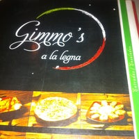 Foto scattata a Gimmo&amp;#39;s Pizza alla legna da JuanJo S. il 1/16/2013