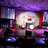 Foto diambil di Vertigo Jazz Club &amp;amp; Restaurant oleh Irine V. pada 7/7/2017