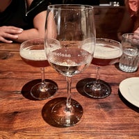 Foto diambil di Barcelona Wine Bar oleh Everblue pada 8/16/2021