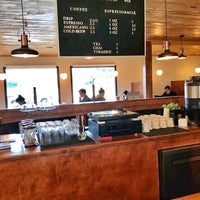 12/31/2018 tarihinde Angela S.ziyaretçi tarafından Pinewood Coffee Bar'de çekilen fotoğraf