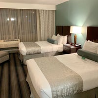 Снимок сделан в BEST WESTERN River North Hotel пользователем Angela S. 7/2/2019