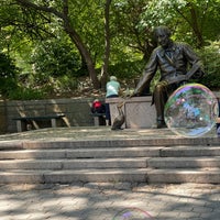 Photo taken at Hans Christian Andersen Statue by Tom S. on 9/10/2022