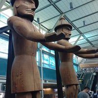 Снимок сделан в Международный аэропорт Ванкувера (YVR) пользователем Song K. 5/7/2013