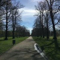 Photo taken at Running Trail In Kensingon Gardens/Hyde Park by Yuen T. on 4/12/2016