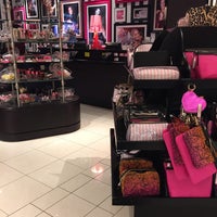 Photo taken at Victoria&amp;#39;s Secret PINK by Azul A. on 1/25/2016