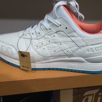 Uptown Deluxe Shoe Store