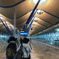 Photo taken at Adolfo Suárez Madrid-Barajas Airport (MAD) by macotsu on 4/30/2017