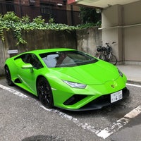 Photo taken at Lamborghini Azabu by Atsushi on 7/11/2021