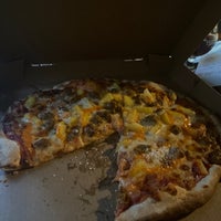 Foto tirada no(a) Mod Pizza por Mary H. em 5/23/2023