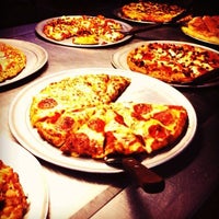 Foto diambil di Bilotti&amp;#39;s Pizzeria oleh Bilotti&amp;#39;s Pizzeria pada 12/5/2014