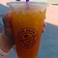 Photo taken at The Coffee Bean &amp;amp; Tea Leaf by Nathalie on 8/30/2018