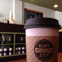 8/3/2015 tarihinde Eric J.ziyaretçi tarafından Bluff City Coffee'de çekilen fotoğraf