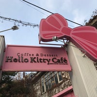 Photo taken at Hello Kitty Cafe by Ugyou Y. on 12/24/2016