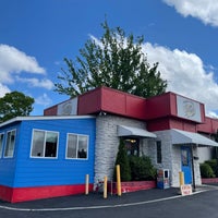 Photo taken at Gabby&amp;#39;s Burgers &amp;amp; Fries by Lee H. on 5/3/2021