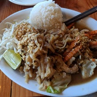 Photo taken at Tarad Thai Market and Restaurant by Nick S. on 10/12/2018