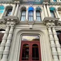Foto diambil di The Grand Opera House oleh Margarita K. pada 5/22/2022