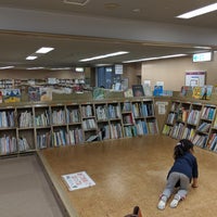 Photo taken at 横浜市緑図書館 by Kenny E. on 11/4/2019