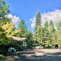 รูปภาพถ่ายที่ McKenzie River Mountain Resort โดย McKenzie River Mountain Resort เมื่อ 4/9/2019