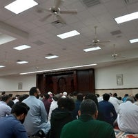 Photo taken at Masjid Elfarouq by cht o. on 5/2/2022