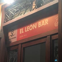 Foto diambil di El León Bar oleh Ivan R. pada 10/28/2019
