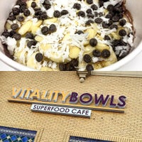 Снимок сделан в Vitality Bowls: Superfood Cafe пользователем Heather B- D. 9/23/2015