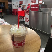 Das Foto wurde bei Five Guys von Marius C. am 10/18/2015 aufgenommen