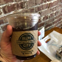 Das Foto wurde bei Bluff City Coffee von Andrew W. am 9/2/2019 aufgenommen