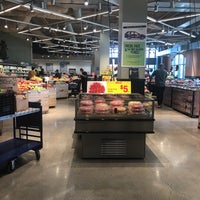Photo taken at Mariano&amp;#39;s Fresh Market by Andrew W. on 6/27/2020