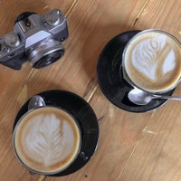 รูปภาพถ่ายที่ Fabrica Coffee Roasters โดย Andrew W. เมื่อ 7/25/2019