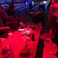 Foto tomada en Revolutions Bowling &amp;amp; Lounge  por Lea L. el 8/28/2017