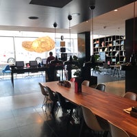 Photo taken at citizenM Amsterdam by Laurence H. on 5/17/2018