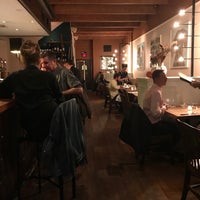 Foto scattata a Allium Restaurant + Bar da Laurence H. il 10/15/2017