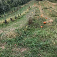 Photo taken at Fraleigh&#39;s Rose Hill Farm by Laurence H. on 10/15/2017