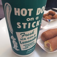 Снимок сделан в Hot Dog on a Stick пользователем Monica Akemi H. 12/19/2013