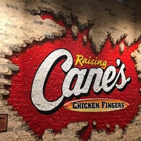 รูปภาพถ่ายที่ Raising Cane&amp;#39;s Chicken Fingers โดย Bill D. เมื่อ 4/18/2019