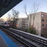 Photo taken at CTA - Morse by Bill D. on 11/24/2017