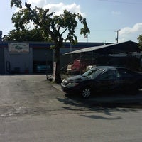 Foto tirada no(a) Auto Palace Collision Inc por Auto Palace Collision Inc em 1/5/2015