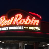 Photo taken at Red Robin Gourmet Burgers and Brews by Derek L. on 3/19/2017