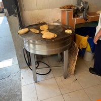 Photo taken at Tacos y Etiqueta by Óskar C. on 6/8/2019