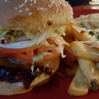 Photo taken at Red Robin Gourmet Burgers and Brews by Whitney on 8/31/2016