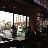 12/5/2012 tarihinde Nikki C.ziyaretçi tarafından Royal Ground Coffee'de çekilen fotoğraf