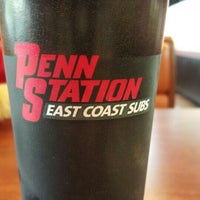 Foto tirada no(a) Penn Station East Coast Subs por Sherryl W. em 5/1/2016