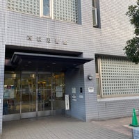 Photo taken at 西荻図書館 by Hideki K. on 12/30/2022